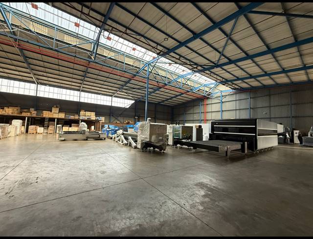 2,169M² WAREHOUSE TO LET IN SPARTAN